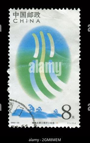 Timbro stampato in Cina mostra l'immagine della Comm. 2003-22 Trasferimento da Sud a Nord, circa 2003. Foto Stock