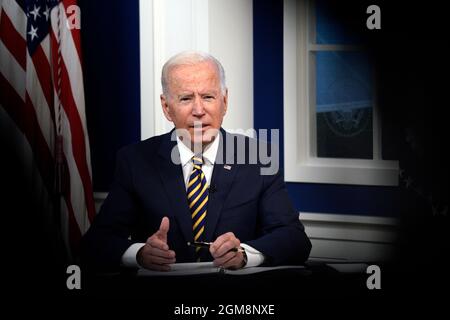 Washington, Stati Uniti. 17 settembre 2021. Il presidente degli Stati Uniti Joe Biden si rivolge al forum delle principali economie virtuali del South Court Auditorium alla Casa Bianca di Washington il 17 settembre 2021. Foto di Yuri Gripas/Pool/Sipa USA Credit: Sipa USA/Alamy Live News Foto Stock