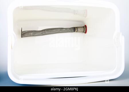 Il coolbox convertito si ripresenta come una tuna di cash hombrew usata per convertire un mash di tutta la granella dentro in mosto per la birra che mostra l'interno dove la granella va Foto Stock