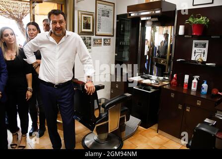 Roma, Italia. 17 settembre 2021. Roma, segretario della Lega Nord Matteo Salvini durante una visita elettorale nel borgo romano di Torre Maura. Nella foto: Matteo Salvini Credit: Independent Photo Agency/Alamy Live News Foto Stock