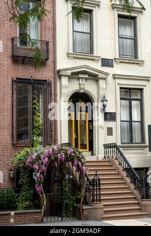 Brownstone Appartement Buildings on East 38th Street, Murray Hill, New York, Stati Uniti Foto Stock