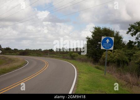 Cartello "Hurricane evacuation Route", LA-27 est di Cameron. Uragani della Louisiana dal 2000; Lili, Katrina, Rita, Ike, Laura e Ida. Foto Stock