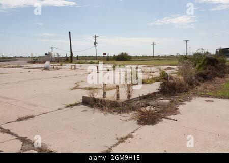 Tutto ciò che resta di questo edificio di Cameron è la base. Non è stato in grado di resistere all'uragano Ike nel 2008, Davis Road, Cameron, LA. Foto Stock