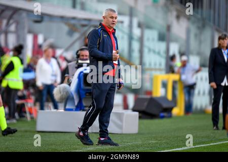 Trieste, Italia. 17 settembre 2021. Stadio Nereo Rocco, Trieste, 17 settembre 2021, Eduard Blanuta (Head Coach Moldavia) durante la Coppa del mondo delle Donne 2023 Qualifiche - Italia vs Moldavia - FIFA World Cup Credit: Live Media Publishing Group/Alamy Live News Foto Stock