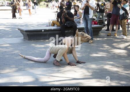 ''Rat artista di performance' in Washington Square Park nel Greenwich Village, New York City. Foto Stock