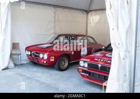 Caramulo, Portogallo - 03 settembre 2021: Alfa Romeo Giulia Sprint e Lancia Delta HF Turbo Race car nel Caramulo Motorfestival 2021 Foto Stock