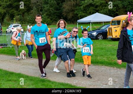 Arley Hall & Gardens-5k Sunset Walk per raccogliere soldi per San Rocco, l'ospedale locale per le persone a cui è stata diagnosticata una malattia che limita la vita Foto Stock