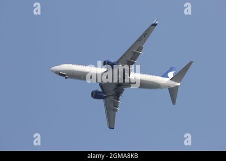 ISTANBUL, TURCHIA - 24 MAGGIO 2021: AnadoluJet Airlines Boeing 737-8F2 (CN 29767) che atterra all'aeroporto Sabiha Gokcen di Istanbul. Foto Stock