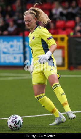 La Jacqueline dell'Irlanda del Nord brucia in azione durante la partita di qualificazione UEFA all'Inver Park, Larne. Data foto: Venerdì 17 settembre 2021. Vedi la storia della Pennsylvania SOCCER N Ireland Women. Il credito fotografico dovrebbe essere: Brian Lawless/filo PA. RESTRIZIONI: L'uso è soggetto a restrizioni. Solo per uso editoriale, nessun uso commerciale senza previo consenso da parte del titolare dei diritti. Foto Stock