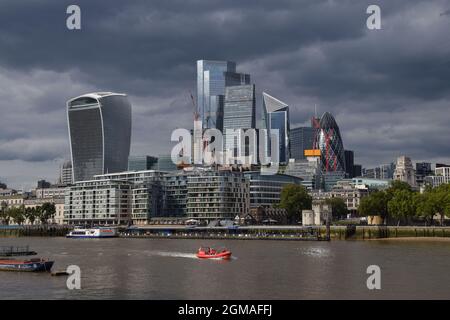 Londra, Regno Unito. 17 settembre 2021. Vista generale dello skyline della città di Londra, il fulcro finanziario della capitale, in una giornata trascorsa. Credit: SOPA Images Limited/Alamy Live News Foto Stock