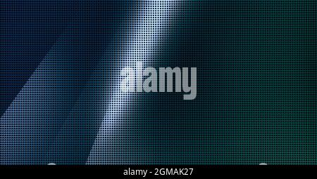 Piastra metallica forata con luce spot. Primo piano su sfondo metallico Foto Stock