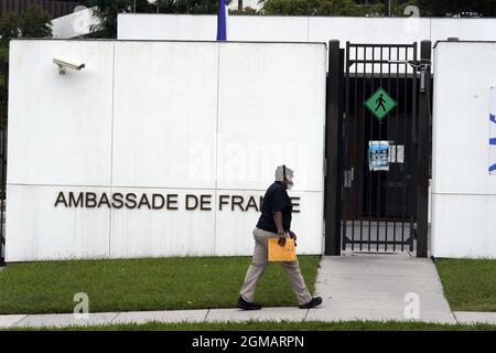 Washington DC, Stati Uniti. 17 settembre 2021. L'ambasciata francese si trova a Washington il 17 settembre 2021. L’Ambasciata ha annullato un gala di questa sera per celebrare la vittoria della Guerra rivoluzionaria USA-Francia per protestare contro la sua uscita da un accordo da miliardi di dollari tra Stati Uniti e Regno Unito per aiutare l’Australia ad acquisire sottomarini nucleari. Photo by Yuri Gripas/ABACAPRESS.COM Credit: Abaca Press/Alamy Live News Foto Stock