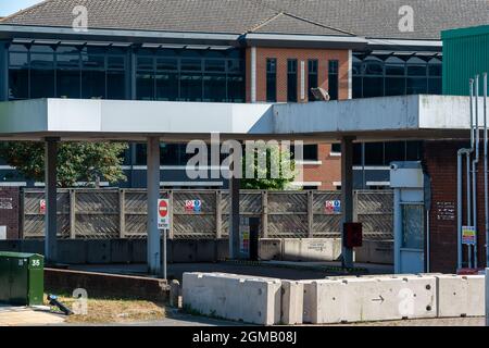 Staines, Surrey, Regno Unito. 8 Settembre 2021. Un ex distributore di benzina è ora chiuso. Credit: Maureen McLean/Alamy Foto Stock