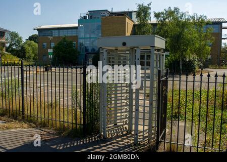 Staines, Surrey, Regno Unito. 8 Settembre 2021. L'ex sede del gas britannico a Staines è stata chiusa in modo permanente. Credit: Maureen McLean/Alamy Foto Stock