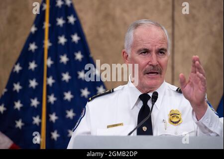 Washington DC, Stati Uniti. 17 settembre 2021. US Capitol Chief of Police Tom Manger parla con i giornalisti circa i preparativi della forza per la giustizia per il rally J6, domani 18 settembre 17, 2021.Credit: Cliff Owen/CNP/MediaPunch Credit: MediaPunch Inc/Alamy Live News Foto Stock