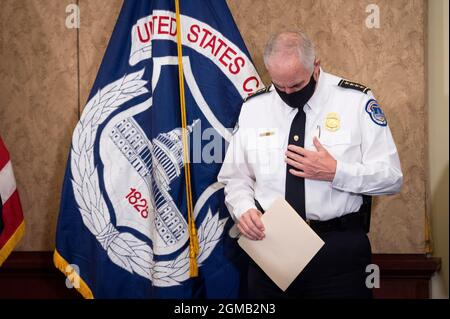 Washington DC, Stati Uniti. 17 settembre 2021. US Capitol Chief of Police Tom Manger parla con i giornalisti circa i preparativi della forza per la giustizia per il rally J6, domani 18 settembre 17, 2021.Credit: Cliff Owen/CNP/MediaPunch Credit: MediaPunch Inc/Alamy Live News Foto Stock