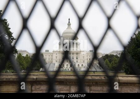 Washington, Stati Uniti. 17 settembre 2021. La recinzione è installata intorno al Campidoglio degli Stati Uniti davanti alla giustizia per il rally J6 a Washington DC. Credit: SOPA Images Limited/Alamy Live News Foto Stock