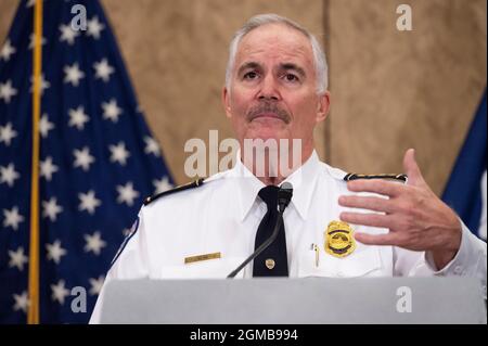 Washington DC, Stati Uniti. 17 settembre 2021. Il capo del Campidoglio degli Stati Uniti della polizia Tom Manger parla con i giornalisti circa i forceâs preparativi per la Giustizia per il rally J6, domani 18 settembre.(Credit: Cliff Owen/CNP) Credit: dpa Picture Alliance/Alamy Live News Foto Stock