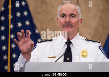 Washington DC, Stati Uniti. 17 settembre 2021. Il capo del Campidoglio degli Stati Uniti della polizia Tom Manger parla con i giornalisti circa i forceâs preparativi per la Giustizia per il rally J6, domani 18 settembre.(Credit: Cliff Owen/CNP) Credit: dpa Picture Alliance/Alamy Live News Foto Stock