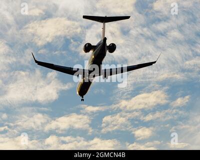 Richmond, British Columbia, Canada. 13 settembre 2021. Un aereo a reazione Air Canada Express CRJ900 sull'approccio finale all'Aeroporto Internazionale di Vancouver. (Credit Image: © Bayne Stanley/ZUMA Press Wire) Foto Stock