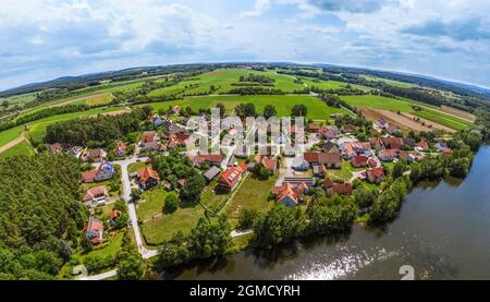 Vista dall'alto di Polsdorf e Rothsee vicino ad Allersberg Foto Stock