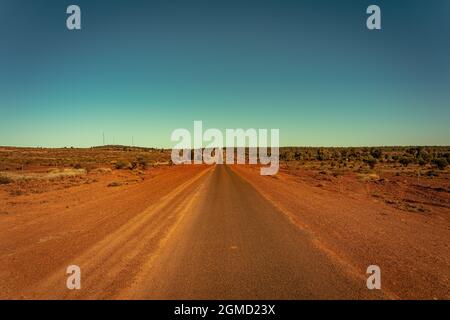 Outback Road nel Queensland rurale, Australia Foto Stock