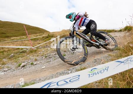 Aimi Kenyon, corsa di mountain bike a Fort William nel SDA Downhill #3 e Scottish Championships 2021 Foto Stock