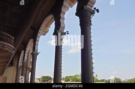 colonne architettoniche al palazzo di amba vilas karnataka Foto Stock