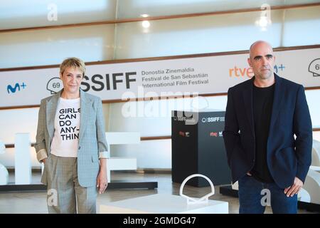 18 settembre 2021, Madrid, Madrid, Spagna: Blanca Portillo, Luis Tosar ha partecipato al 'Maixabel' Photocall durante il 69th San Sebastian International Film Festival al Kursaal Palace il 18 settembre 2021 a Donostia / San Sebastian, Spagna (Credit Image: © Jack Abuin/ZUMA Press Wire) Foto Stock