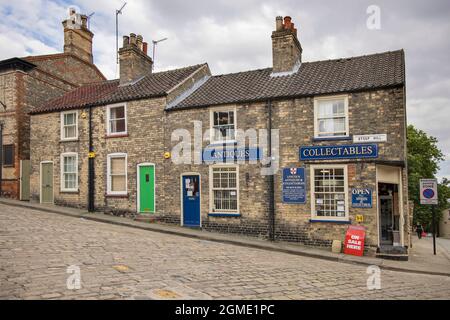 negozio di antiquariato a metà strada sulla famosa ripida collina a lincoln Foto Stock