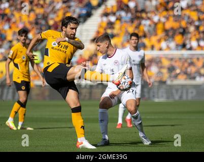 Wolverhampton, Regno Unito. 18 settembre 2021. Wolverhampton Ruben Neves durante la partita della Premier League tra Wolverhampton Wanderers e Brentford a Molineux, Wolverhampton, Inghilterra, il 18 settembre 2021. Foto di Andrew Aleksiejczuk/prime Media Images. Credit: Prime Media Images/Alamy Live News Foto Stock