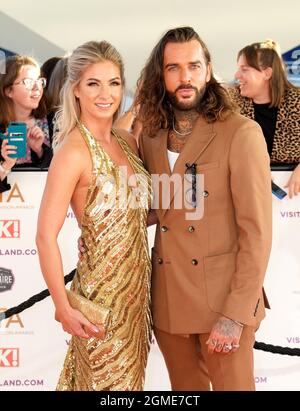 Cici Coleman e Pete Wicks che hanno partecipato ai National Television Awards 2021 tenutisi alla O2 Arena di Londra. Data foto: Giovedì 9 settembre 2021. Foto Stock