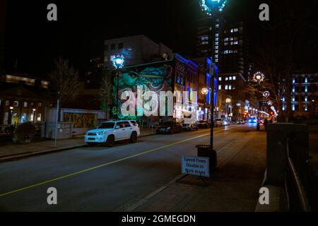 Vicino alla strada vuota di Barrington St. Intorno al periodo di natale 2020 durante la pandemia Foto Stock