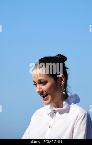 San Sebastian, Spagna. 18 settembre 2021. Marion Cotillard partecipa alla Photocall 'Bigger Than US and Donostia Award' durante il 69th San Sebastian International Film Festival al Kursaal Palace il 17 settembre 2021 a Donostia-San Sebastian, Spagna. Photo by Archie Andrews/ABACAPRESS.COM Credit: Abaca Press/Alamy Live News Foto Stock