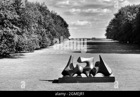 henry moore bronzo scultura houghton hall terreni norfolk inghilterra 2019 Foto Stock