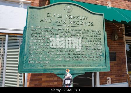 NEW ORLEANS, LA, USA - 1 SETTEMBRE 2021: Marcatore storico 'Elvis Presley and Sun Records' davanti a Sun Recording Studio Foto Stock