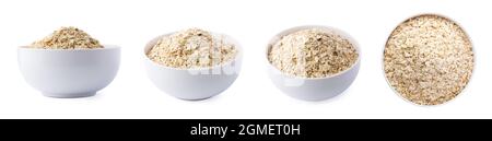 set di farina d'avena secca comune in una ciotola, popolare cibo sgranato di cereali sano isolato su sfondo bianco, preso in diverse angolazioni Foto Stock