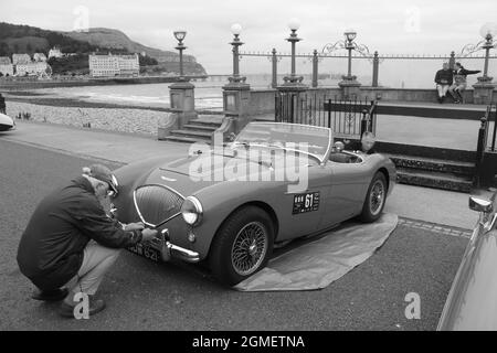 I tre castelli Classic car rally Llandudno Galles Foto Stock