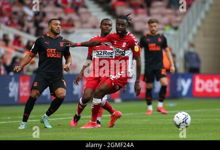 MIDDLESBROUGH, REGNO UNITO. 18 SETTEMBRE. James Léa Siliki di Middlesbrough si rompe contro Blackpool durante la partita del campionato Sky Bet tra Middlesbrough e Blackpool al Riverside Stadium di Middlesbrough sabato 18 settembre 2021. (Credit: Michael driver | MI News) Credit: MI News & Sport /Alamy Live News Foto Stock