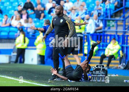 Sheffield, Regno Unito. 18 settembre 2021. Darren Moore manager di Sheffield Mercoledì gesti e reazioni a Sheffield, Regno Unito il 9/18/2021. (Foto di James Heaton/News Images/Sipa USA) Credit: Sipa USA/Alamy Live News Foto Stock