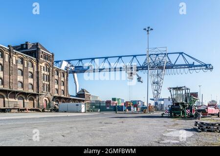 KREFELD / GERMANIA - 15 FEBBRAIO 2017 : il porto del Reno a Krefeld container per la spedizione nel mondo Foto Stock