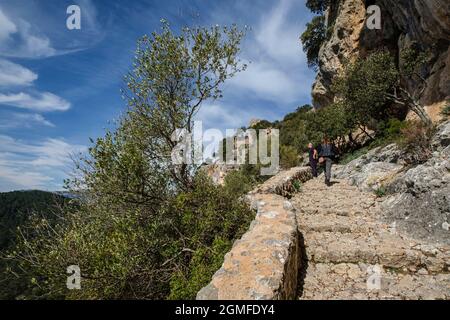 Percorso acciottolato per il castello di Alaro, Alaro, Maiorca, Isole Baleari, Spagna. Foto Stock