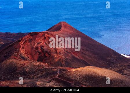 Cono di cenere di Vulcano Teneguia nell'isola di la Palma, una delle Isole Canarie, nella zona del vulcano Cumbre Vieja Foto Stock