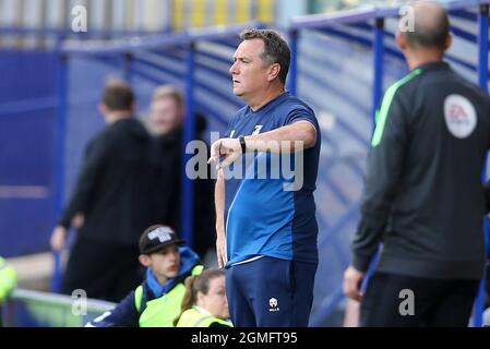 Birkenhead, Regno Unito. 18 settembre 2021. Il direttore di Tranmere Rovers Micky Mellon controlla il suo orologio. EFL Skybet Football League Two match, Tranmere Rovers v Salford City at Prenton Park, Birkenhead, Wirral sabato 18 settembre 2021. Questa immagine può essere utilizzata solo per scopi editoriali. Solo per uso editoriale, licenza richiesta per uso commerciale. Nessun uso in scommesse, giochi o un singolo club/campionato/giocatore publications.pic di Chris Stading/Andrew Orchard sport fotografia/Alamy Live News credito: Andrew Orchard sport fotografia/Alamy Live News Foto Stock