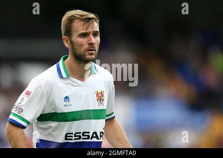 Birkenhead, Regno Unito. 18 settembre 2021. Callum McManaman di Tranmere Rovers guarda su. EFL Skybet Football League Two match, Tranmere Rovers v Salford City at Prenton Park, Birkenhead, Wirral sabato 18 settembre 2021. Questa immagine può essere utilizzata solo per scopi editoriali. Solo per uso editoriale, licenza richiesta per uso commerciale. Nessun uso in scommesse, giochi o un singolo club/campionato/giocatore publications.pic di Chris Stading/Andrew Orchard sport fotografia/Alamy Live News credito: Andrew Orchard sport fotografia/Alamy Live News Foto Stock