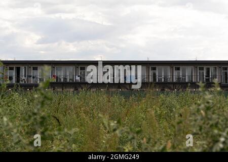 Zatoka, Odessa, Ucraina - 1 settembre 2021: Vista dalla strada alle camere dell'hotel Loft Foto Stock