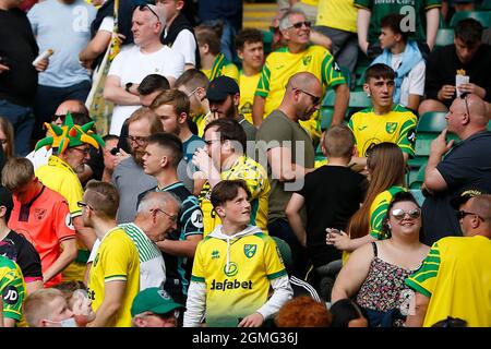 Norwich, Regno Unito. 18 settembre 2021. Norwich è tifoso prima della partita della Premier League tra Norwich City e Watford a Carrow Road il 18 settembre 2021 a Norwich, Inghilterra. (Foto di Mick Kearns/phcimages.com) Credit: PHC Images/Alamy Live News Foto Stock