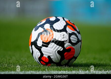 Norwich, Regno Unito. 18 settembre 2021. Il pallone durante la partita della Premier League tra Norwich City e Watford a Carrow Road il 18 settembre 2021 a Norwich, Inghilterra. (Foto di Mick Kearns/phcimages.com) Credit: PHC Images/Alamy Live News Foto Stock