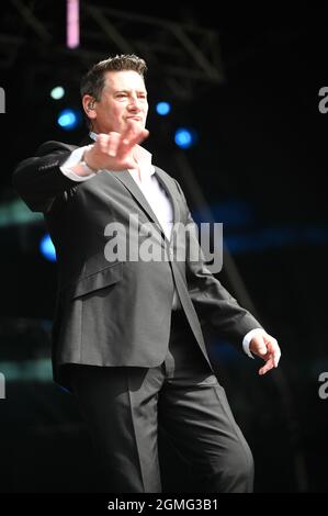 18 settembre 2021, Leeds, South Yorkshire, U.K: Tony Hadley Performing at , Lets Rock 80s , Leeds , UK , 18.09.2021 (Credit Image: © Robin Burns/ZUMA Press Wire) Foto Stock