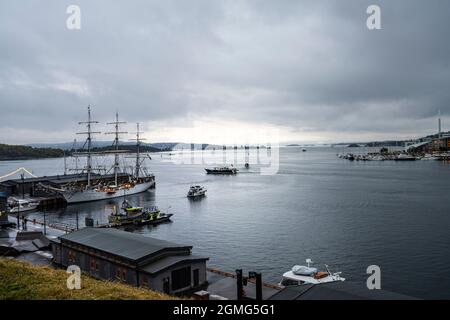 Oslo, Norvegia. Settembre 2021. Una vecchia nave ormeggiata nel luogo della città Foto Stock